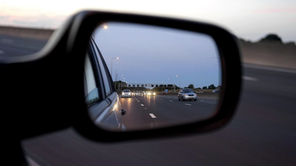 La distancia de seguridad es la que mantienes con el coche que circula delante de ti