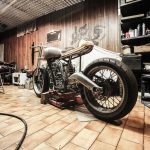 revisar los neumáticos de tu moto