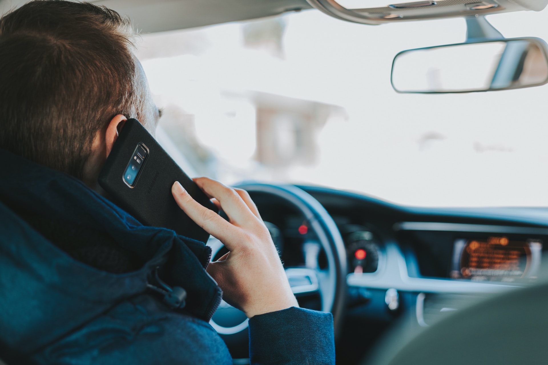 distracciones comunes al volante