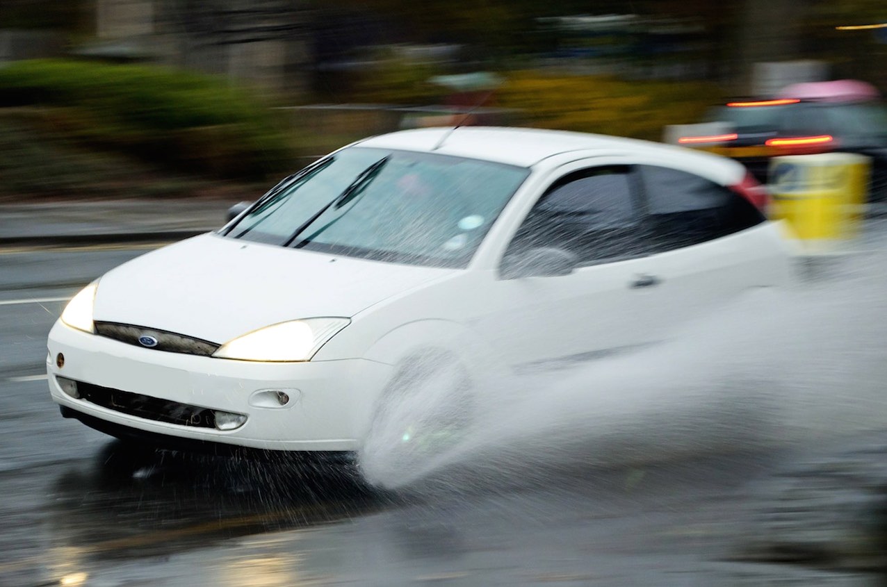 Qué es el aquaplaning
