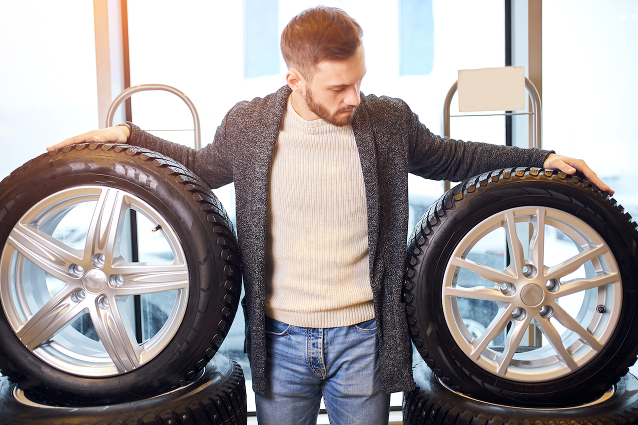 Por qué los neumáticos de carretera son más anchos?