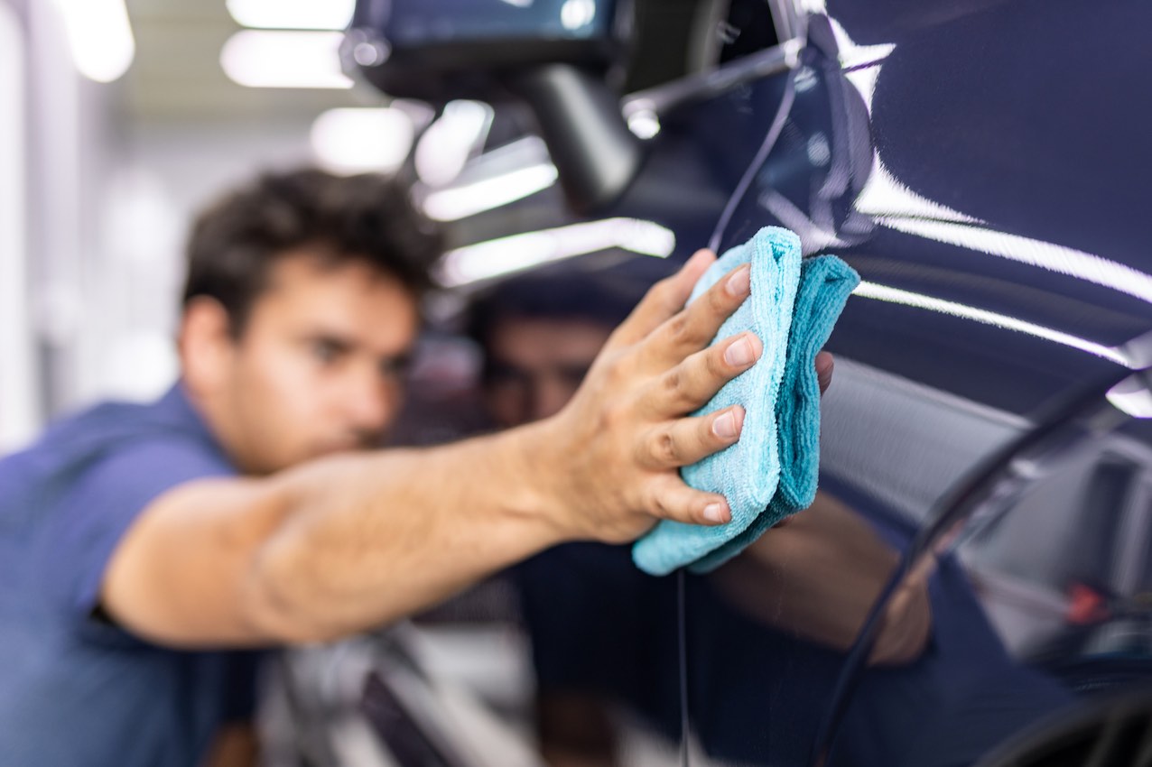 Cera para el coche: ¿por qué la usamos?