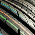 marcas de colores en los neumáticos