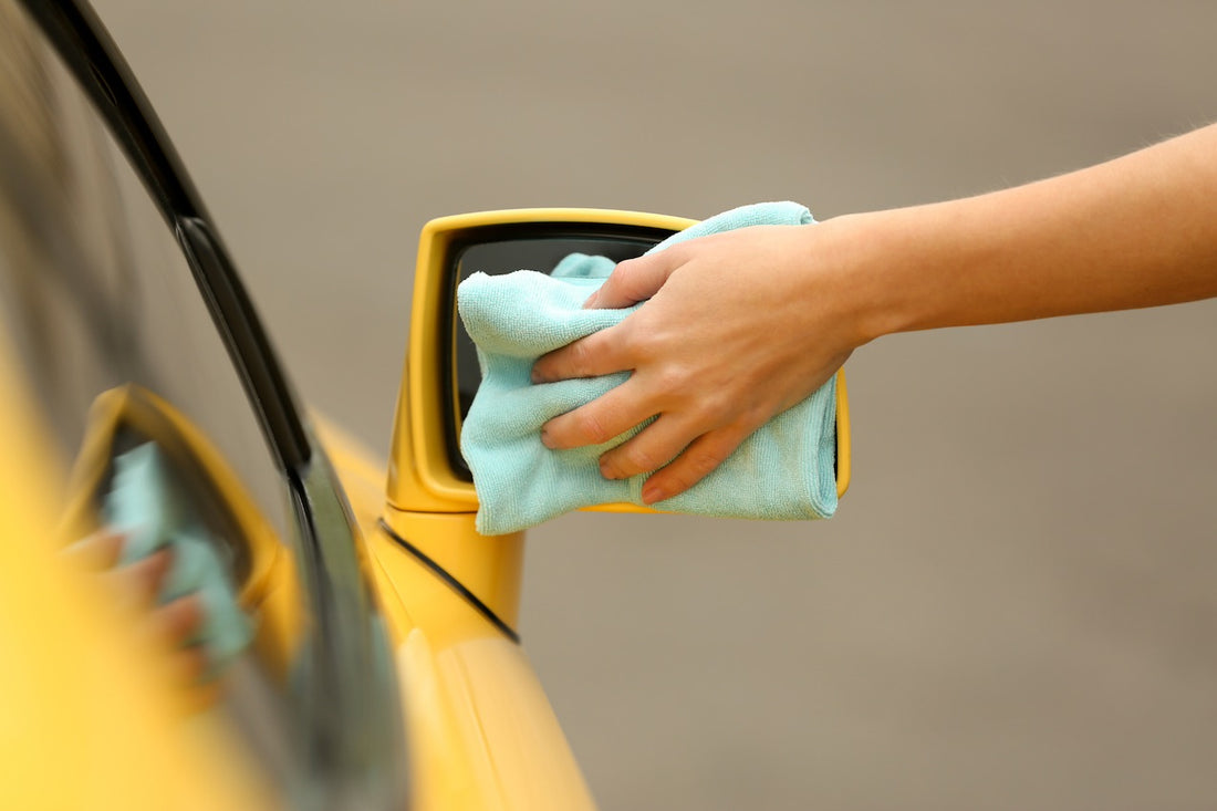 Limpiar los retrovisores del coche correctamente