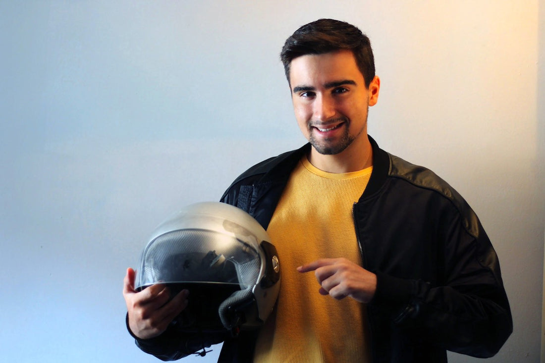 ¿Prohíbe la DGT los cascos jet de moto?