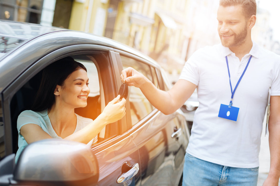 ¿Se puede alquilar un coche siendo novel? Claves