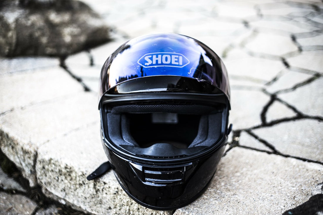 Cómo lavar un casco de moto, ¡déjalo reluciente!
