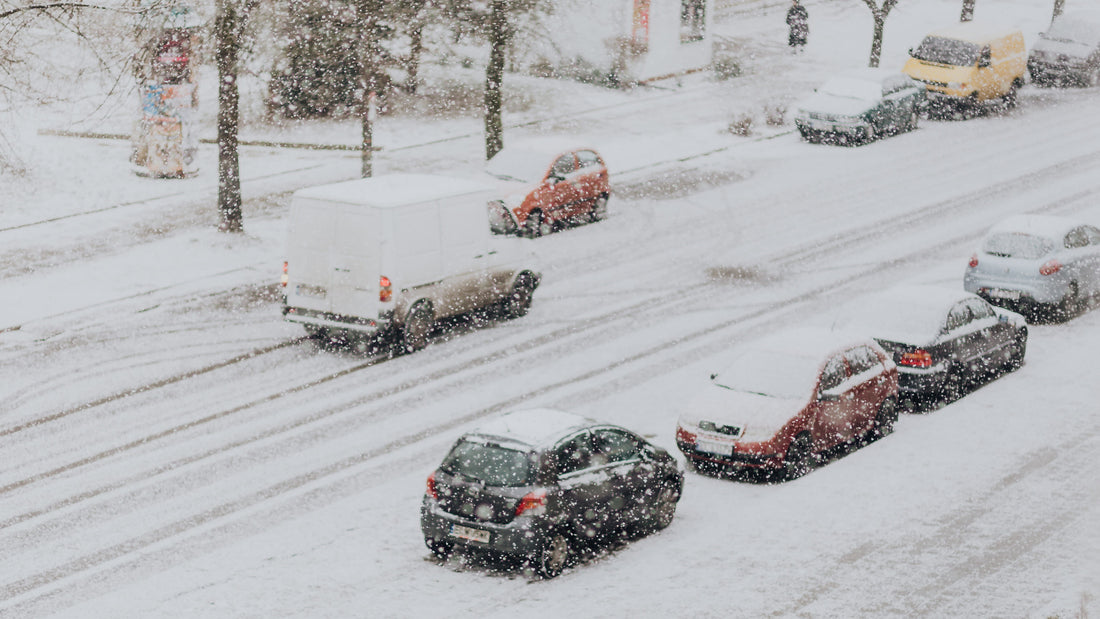 Consejos para quitar el hielo del parabrisas sin estropear el coche