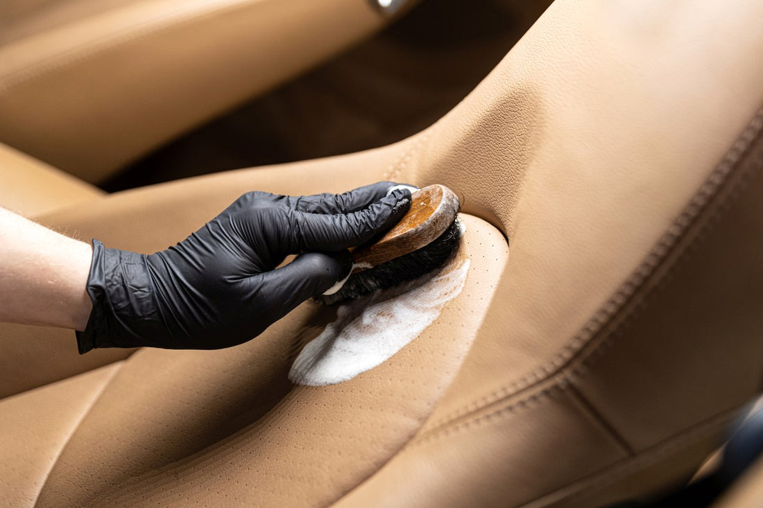 Cómo limpiar el cuero de los asientos del coche: claves