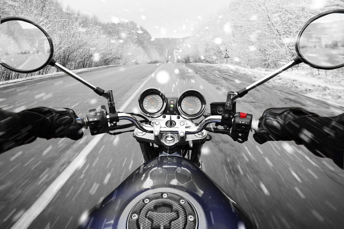 Cómo no pasar frío en moto: mejores consejos