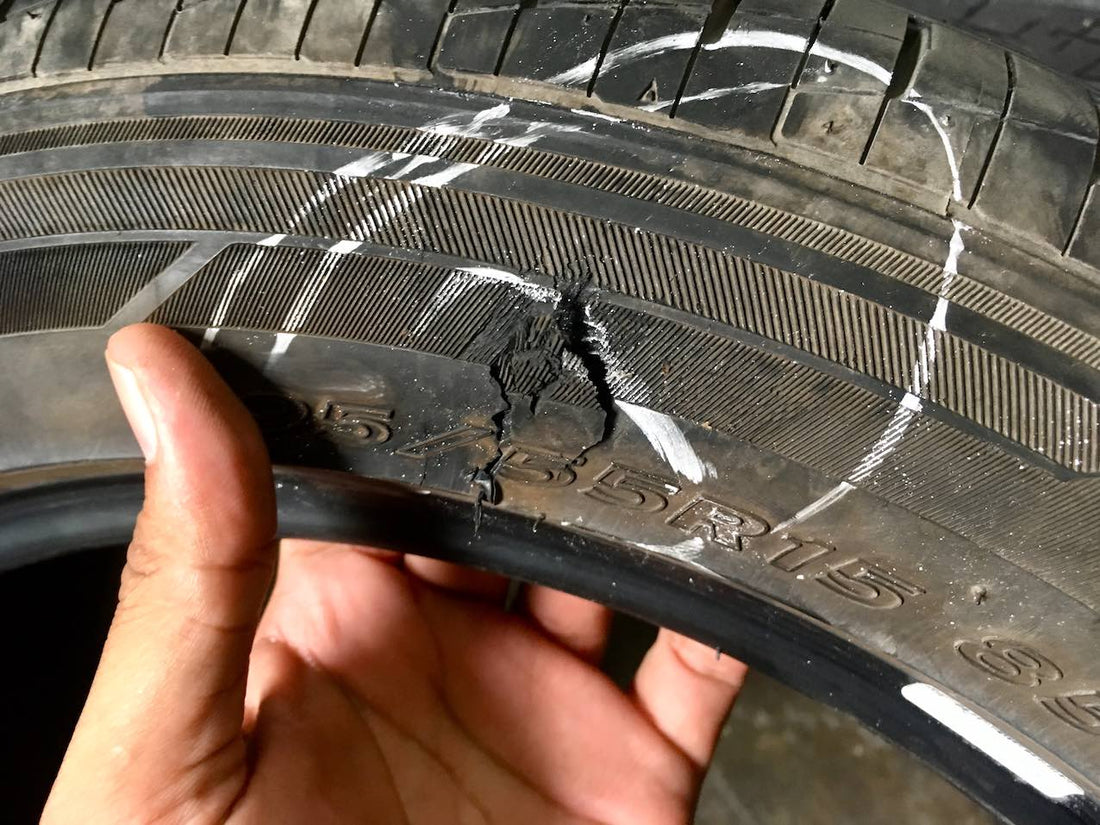 Flanco del neumático dañado: causas y posibles soluciones