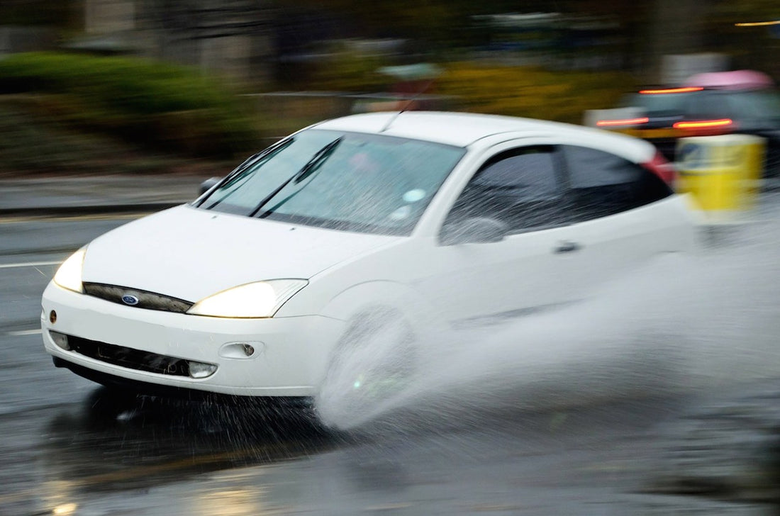 Empiezan las lluvias: descubre qué es el aquaplaning y cómo evitarlo