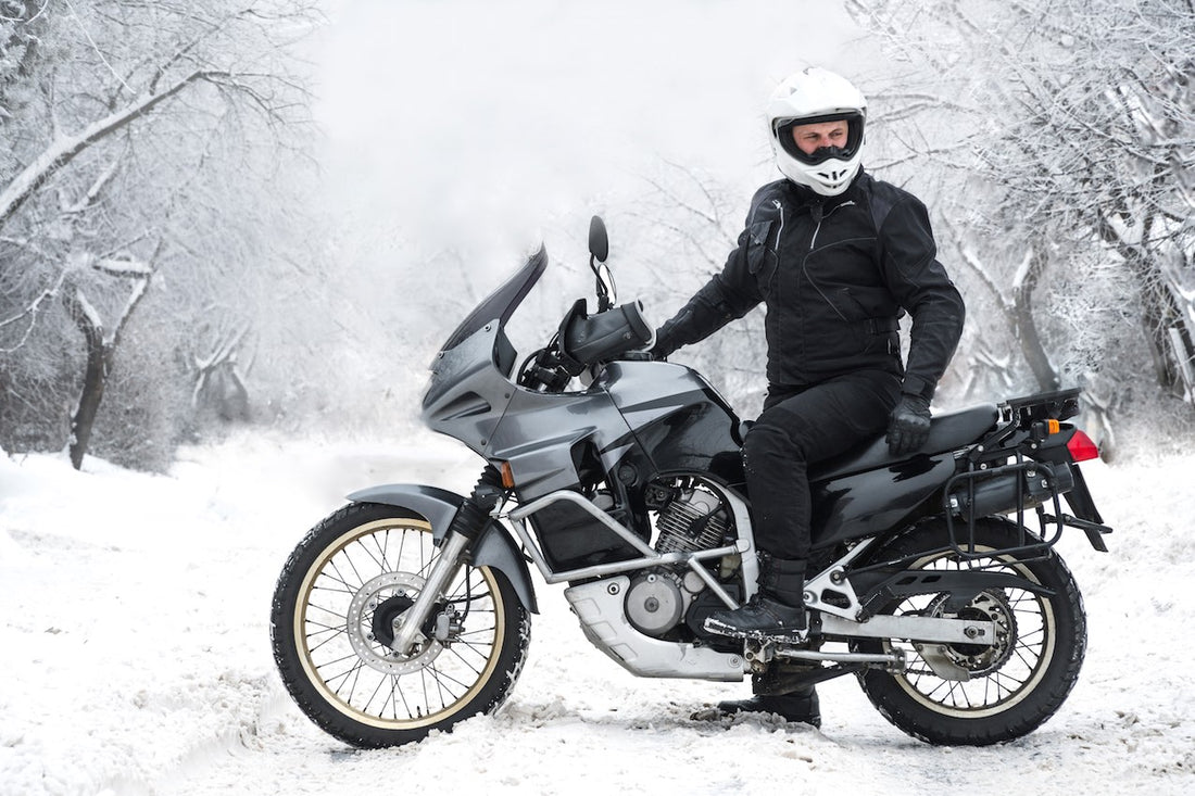 Ropa de invierno para moto: ¿cómo debería vestirme?