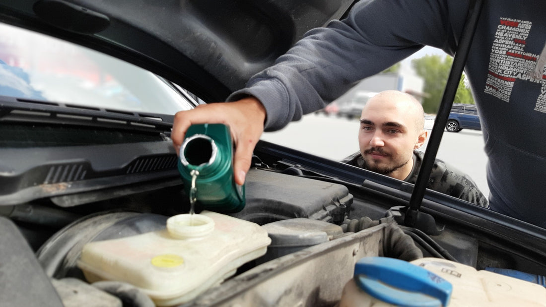 ¿Qué hacer cuándo el coche pierde aceite?