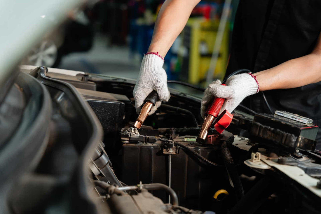 Cómo desconectar la batería del coche de forma segura (paso a paso)
