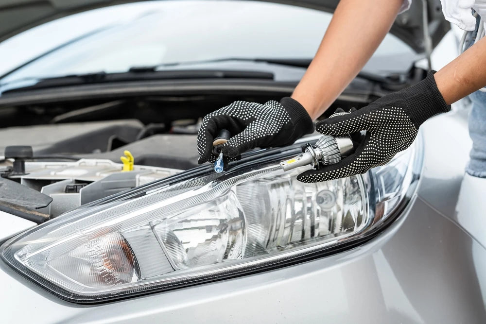 Luces y visibilidad: prepara tu coche antes del cambio de hora y conduce seguro