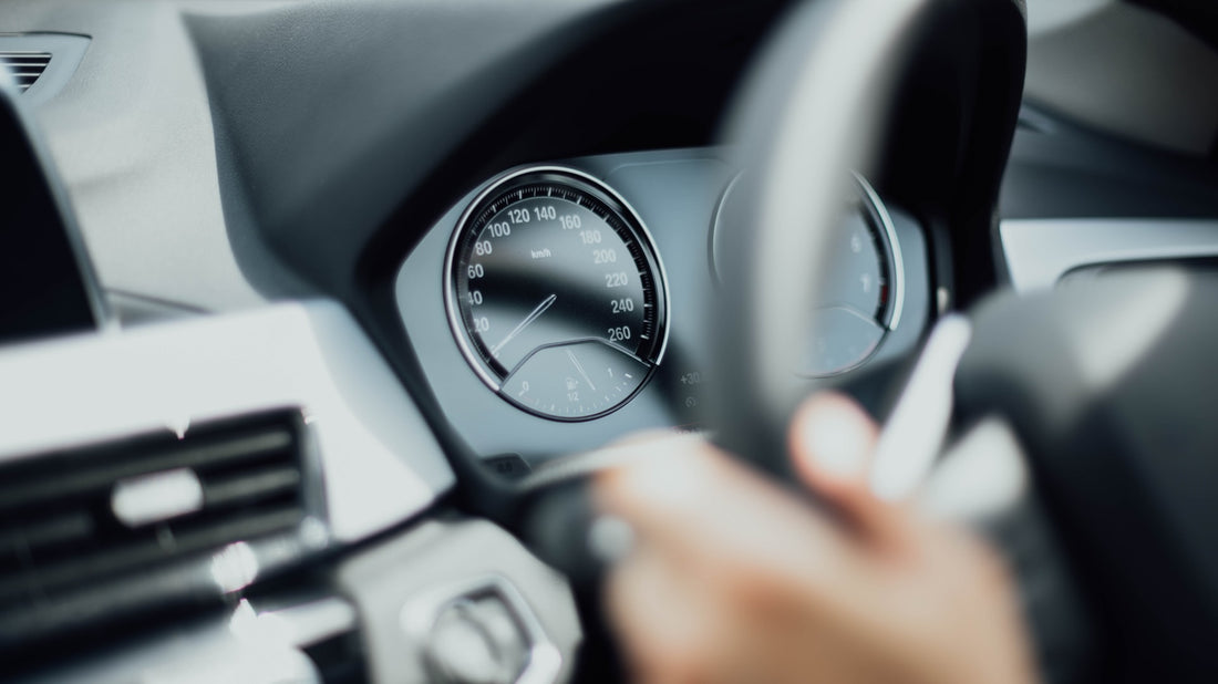 Malos hábitos al volante que deterioran los coches: ¿cometes alguno?