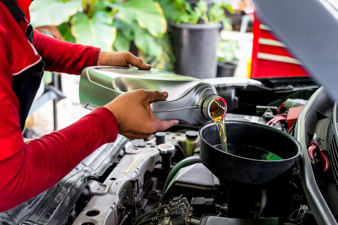 Cómo medir el nivel de aceite del coche: resolvemos todas tus dudas paso a paso