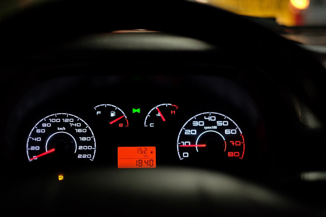 ¿Por qué se enciende el testigo fallo en el motor?